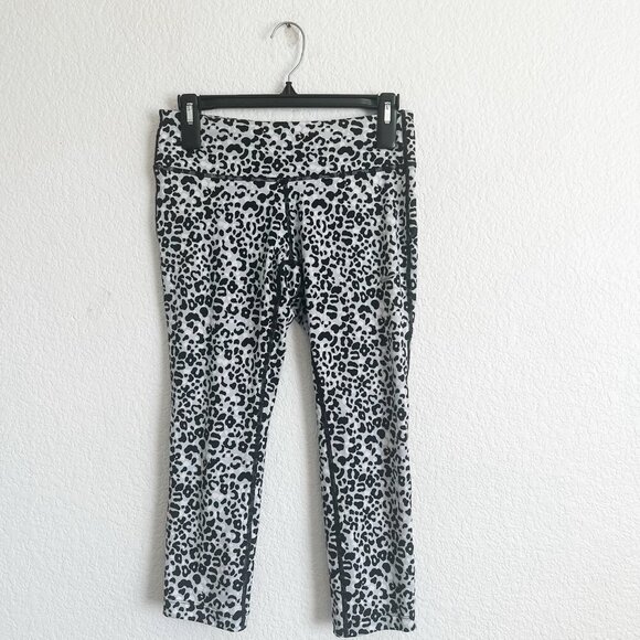 Nike Size Small Leggings Running Crop Mid Rise Stretch Leopard Print - Picture 1 of 9